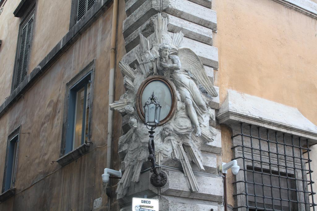 Navona Secret Rom